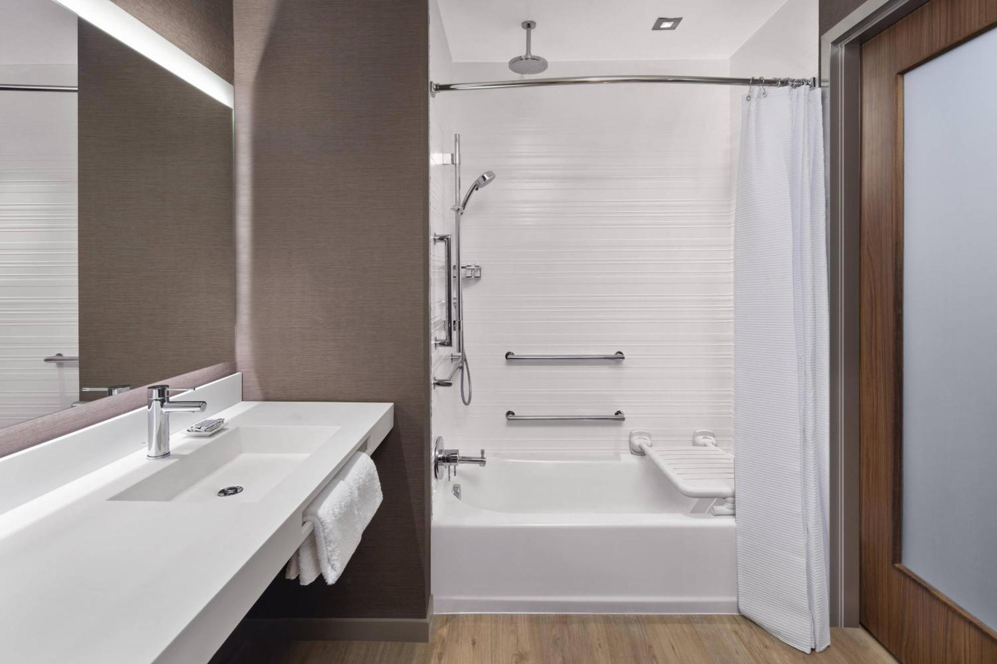 Ac Hotel By Marriott Louisville Downtown Экстерьер фото