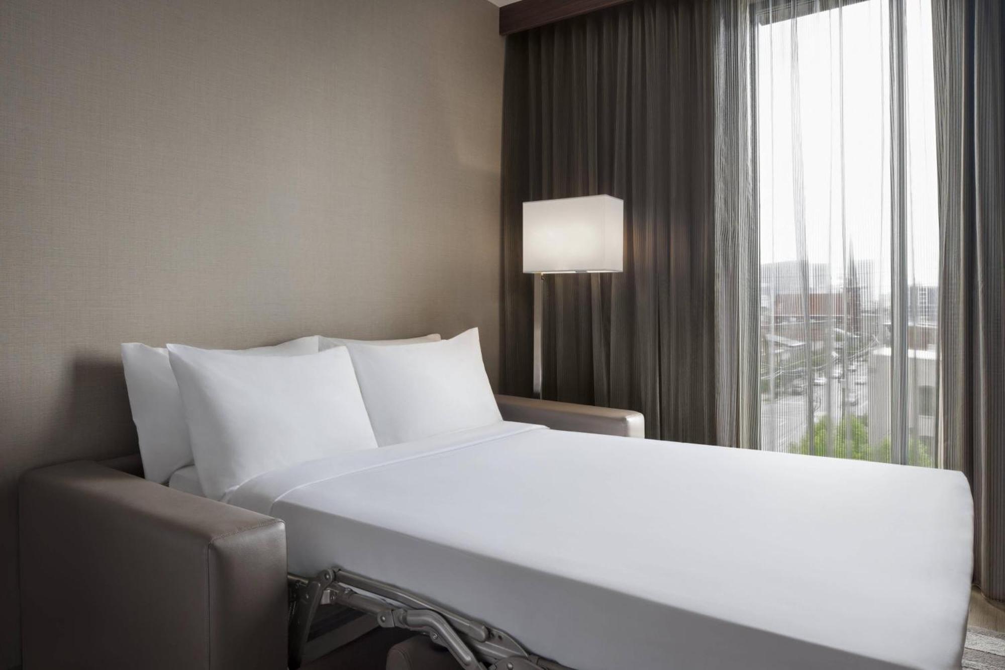 Ac Hotel By Marriott Louisville Downtown Экстерьер фото